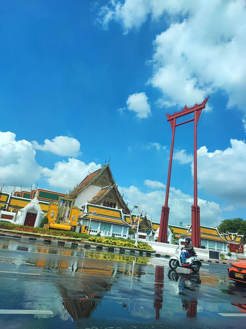 เสาชิงช้าและวัดสุทัศนเทพวราราม กรุงเทพมหานคร