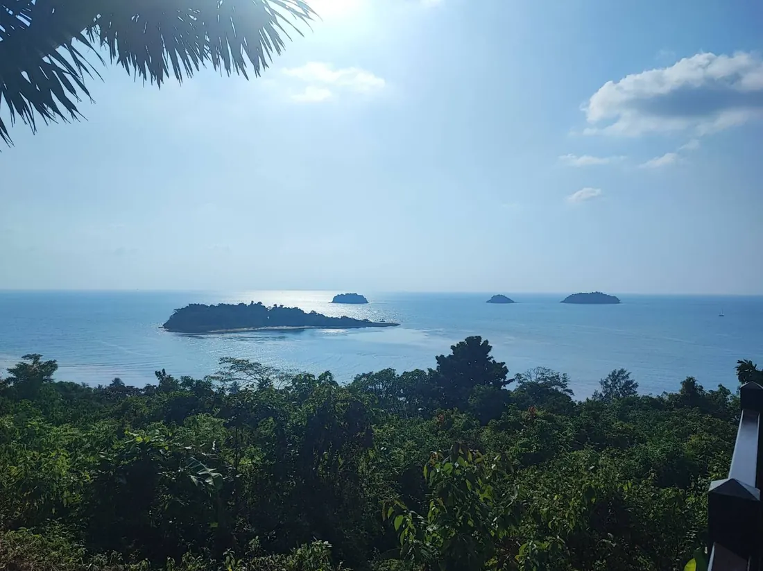จุดชมวิวเกาะช้าง จังหวัดตราด มองเห็นหมู่เกาะกลางทะเล