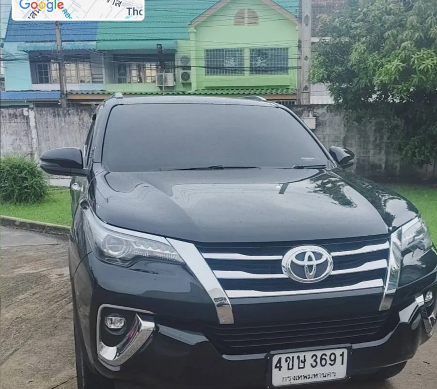 รถ Toyota Fortuner ป้ายเขียว พร้อมให้บริการรับส่ง